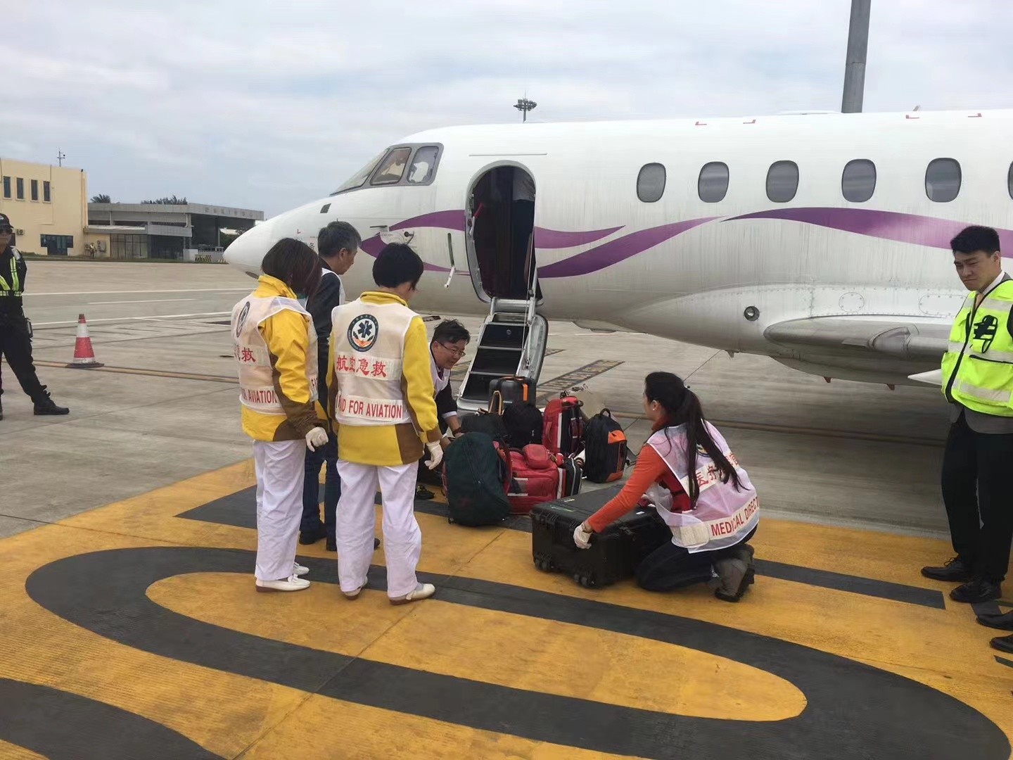 海南香港出入境救护车出租